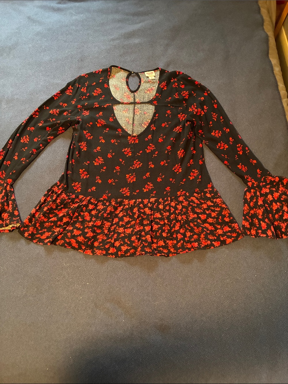 Mossimo Supply Co. Black Long-Sleeve V-Neck Top with Red Floral Print
